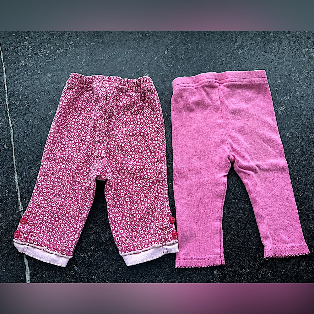 2/$10 - 2 pair Pink Baby pants:
-Gerber Size: 0-3 months 
-Carters Size: Newborn